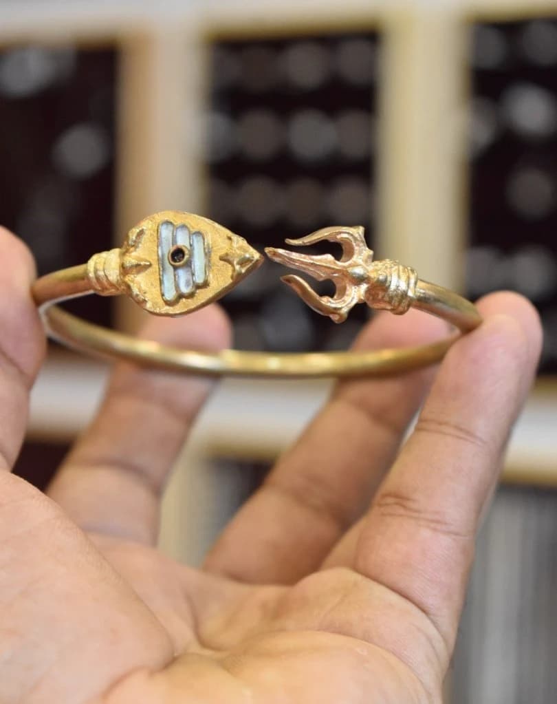 Vel Sulam Bracelet, ஐம்பொன் வேல் சூலம் காப்பு, పంచ లోహం వేల్ శూలం కడియం, പഞ്ചലോഹം വേൽ ത്രിശൂലം  ഇടി വള